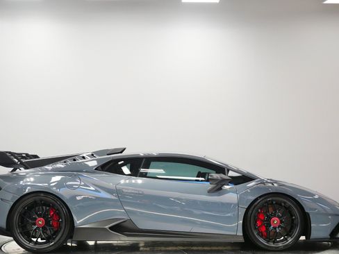 Used 2022 Lamborghini Huracan STO RWD image 48