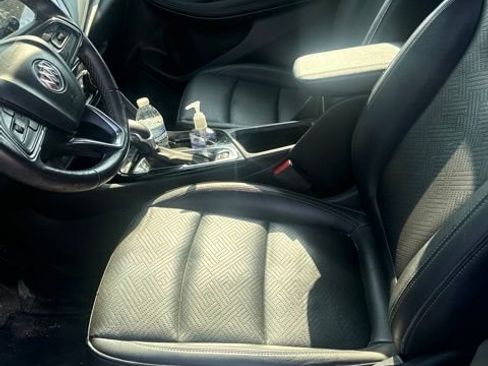 Used 2020 Buick Encore GX Essence w/ Experience Buick Package FWD image 4