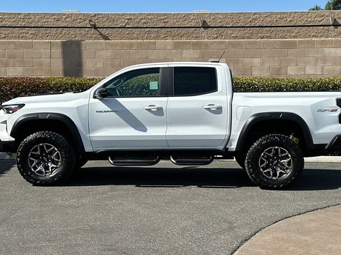 Used 2026 Chevrolet Colorado ZR2 w/ Technology Package AWD/4WD image 7