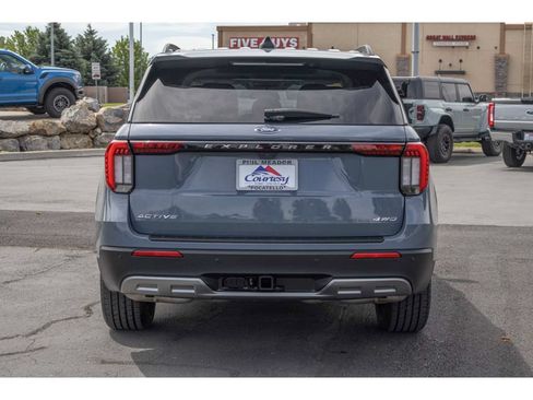 Used 2025 Ford Explorer Active w/ Active Comfort Package AWD/4WD image 4