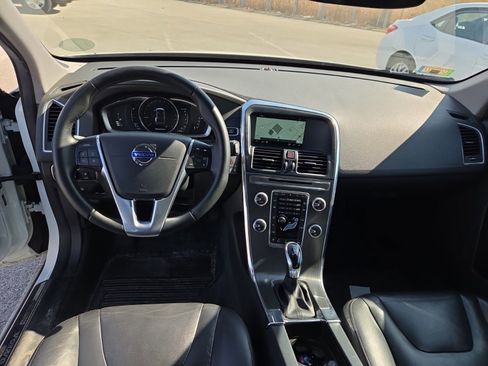 Used 2016 Volvo XC60 T6 w/ Proximity Package image 4