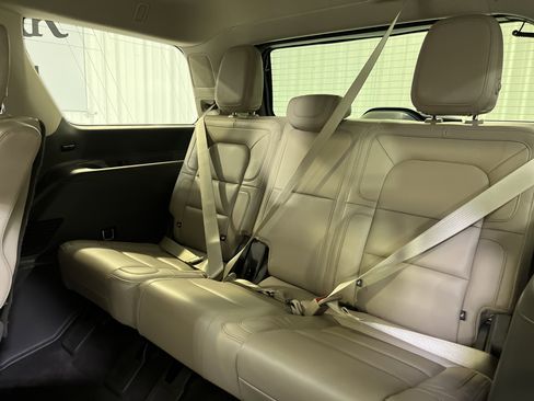 Used 2022 Lincoln Navigator Reserve image 12