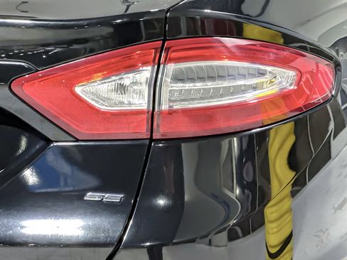 Used 2016 Ford Fusion SE image 12