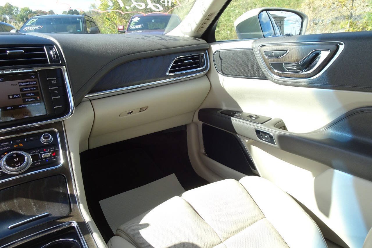 Used 2017 Lincoln Continental Select AWD/4WD image 19