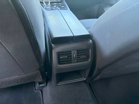 Used 2025 Nissan Rogue S AWD/4WD image 19