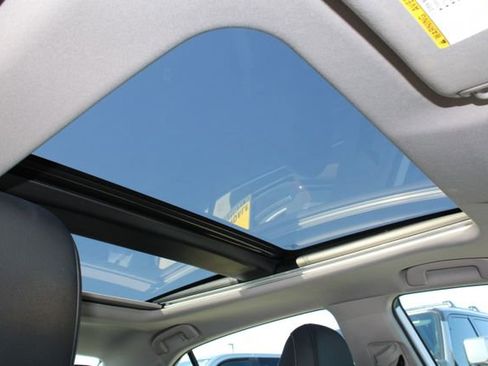 Used 2023 Toyota Camry XSE image 6