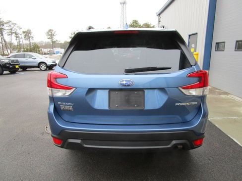 Used 2023 Subaru Forester Premium image 8