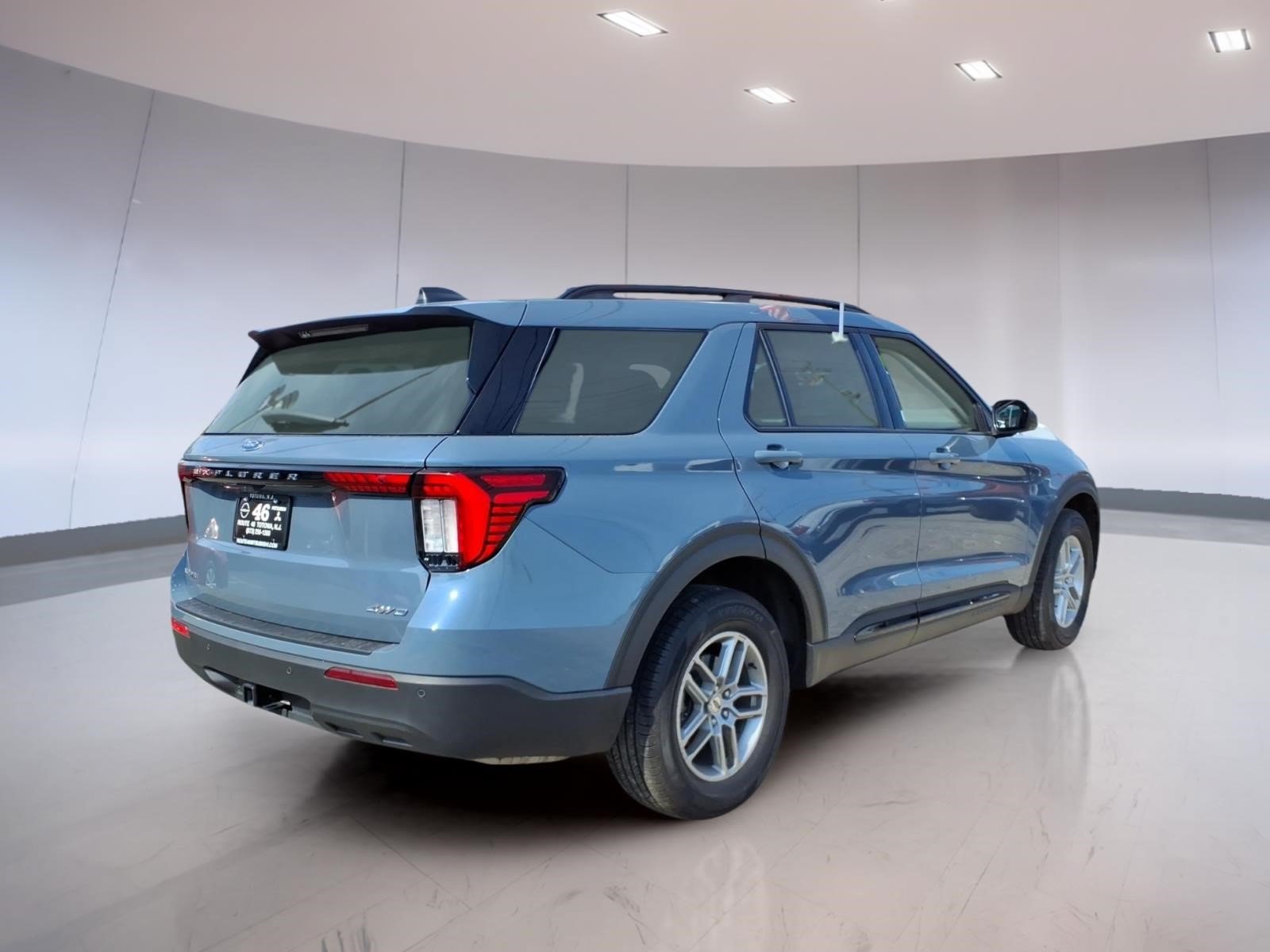 Used 2026 Ford Explorer Active AWD/4WD image 4
