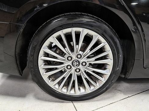 Used 2019 Toyota Avalon Limited FWD image 13