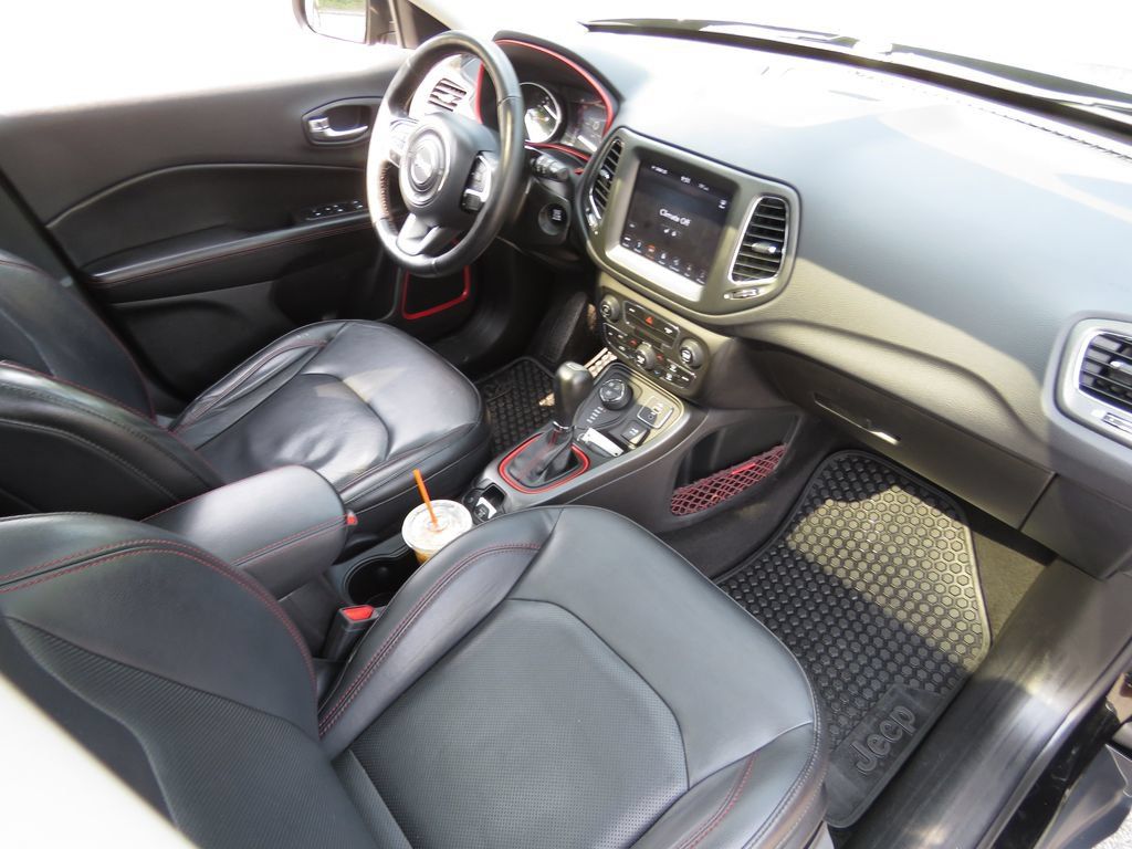 Used 2018 Jeep Compass Trailhawk w/ Leather Interior Group AWD/4WD image 14