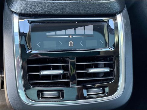 Used 2021 Volvo XC90 T5 Momentum w/ Climate Package image 27
