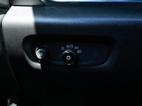 Used 2023 Chevrolet Traverse LT FWD image 15