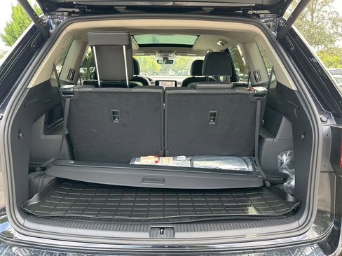 Certified 2025 Volkswagen Atlas SEL Premium R-Line image 54