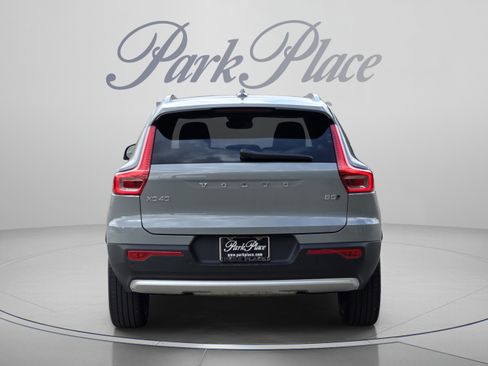 Used 2024 Volvo XC40 B5 Plus w/ Protection Package Premier AWD/4WD image 4