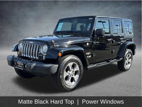 Used 2018 Jeep Wrangler Unlimited Sahara w/ Connectivity Group AWD/4WD image 3