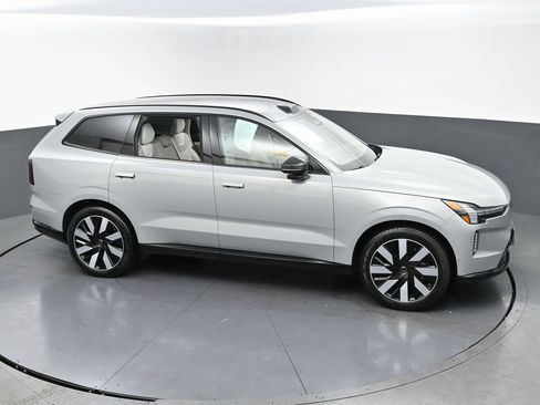 Used 2025 Volvo EX90 Ultra image 43