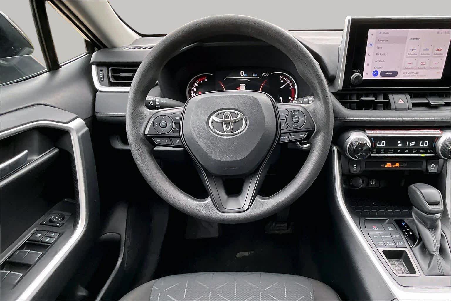 Used 2025 Toyota RAV4 XLE AWD/4WD image 6