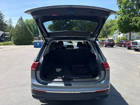 Used 2024 Volkswagen Tiguan SE w/ Panoramic Sunroof Package AWD/4WD image 15