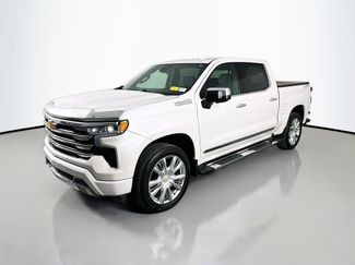 Used 2022 Chevrolet Silverado 1500 High Country w/ High Country Premium Package AWD/4WD video 3