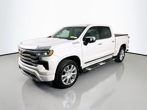 Used 2022 Chevrolet Silverado 1500 High Country w/ High Country Premium Package AWD/4WD image 3
