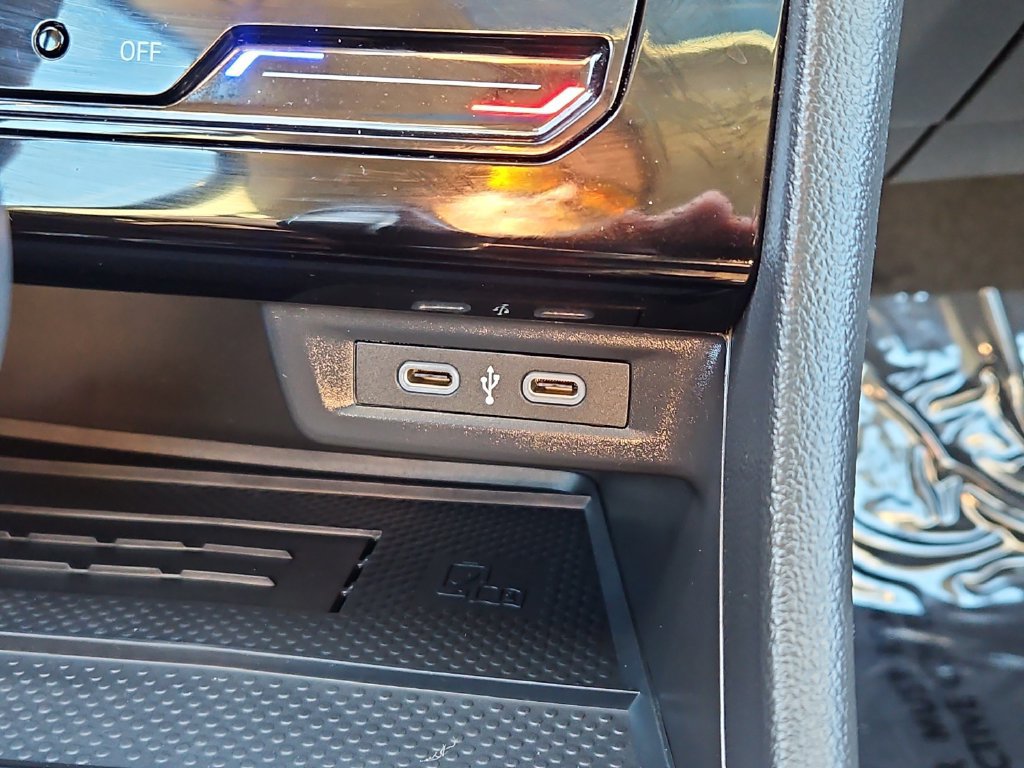 Certified 2025 Volkswagen Jetta SE w/ Sunroof Package FWD image 18