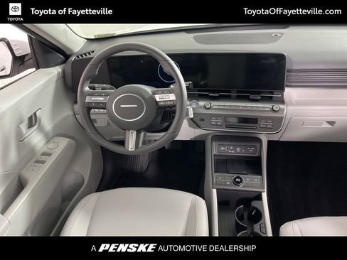 Used 2025 Hyundai Kona SEL image 4
