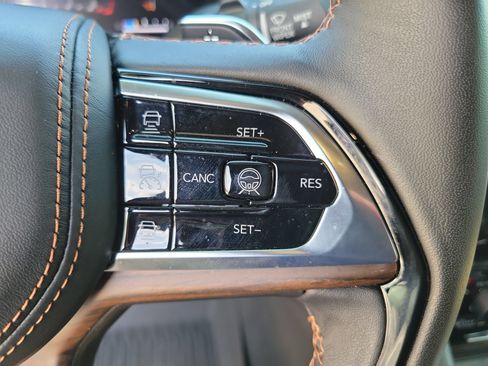 Used 2023 Jeep Grand Cherokee L Summit w/ Luxury Tech Group V AWD/4WD image 38
