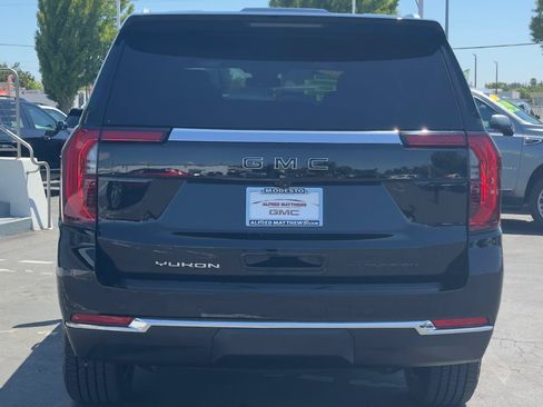 Used 2025 GMC Yukon Elevation AWD/4WD image 6