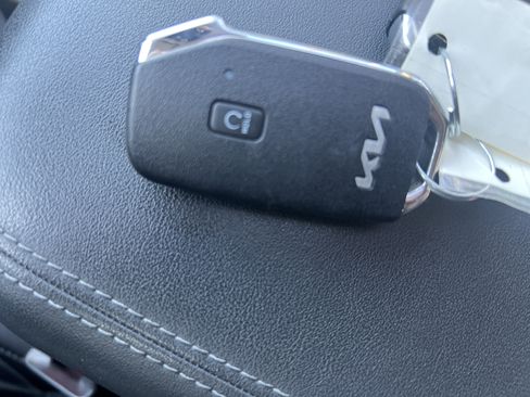 Used 2024 Kia Seltos EX AWD/4WD image 32