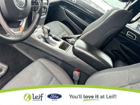 Used 2019 Jeep Grand Cherokee Laredo image 27