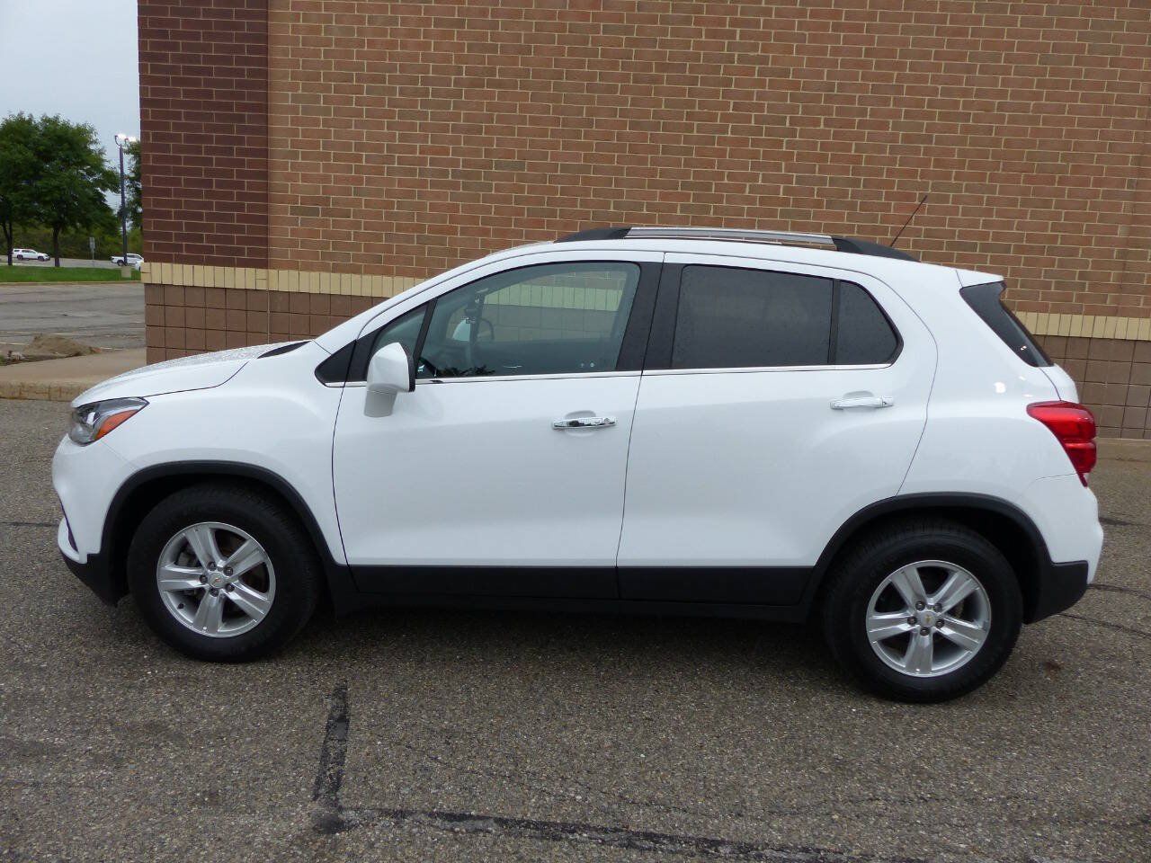 Used 2019 Chevrolet Trax LT w/ LT Convenience Package FWD image 5