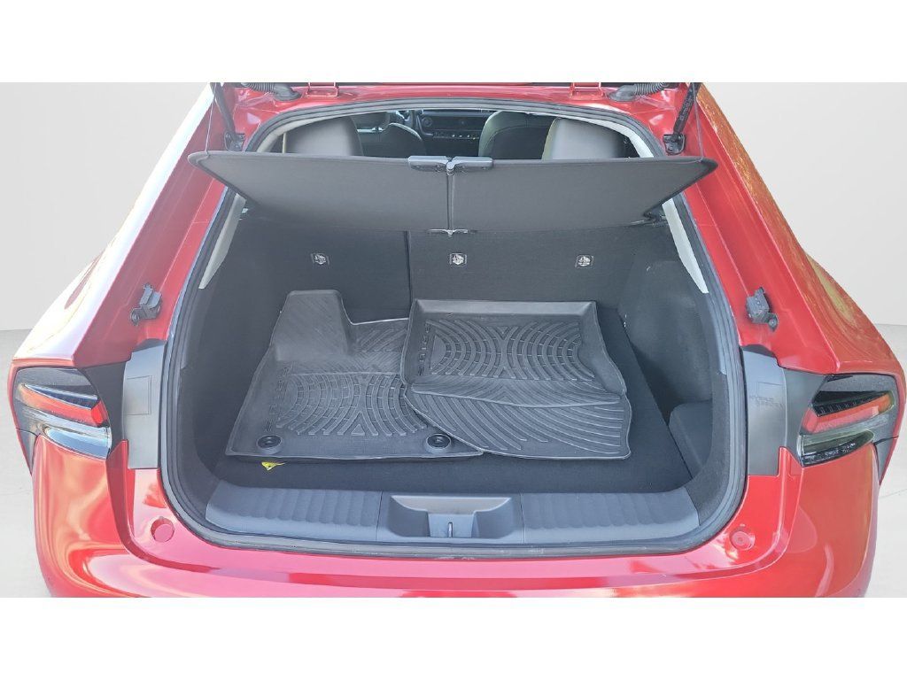 Used 2025 Toyota Prius XLE FWD image 9