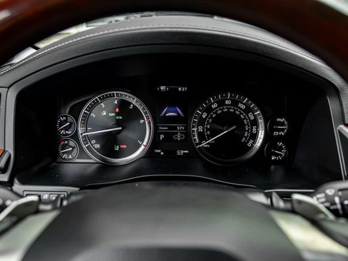 Used 2021 Lexus LX 570 4WD w/ Luxury Package image 16