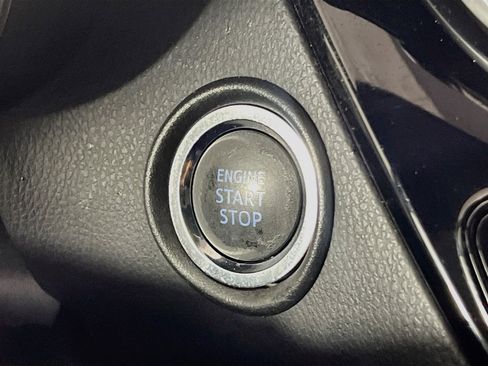 Used 2020 Toyota C-HR XLE FWD image 23