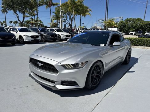 Used 2016 Ford Mustang Coupe RWD image 9