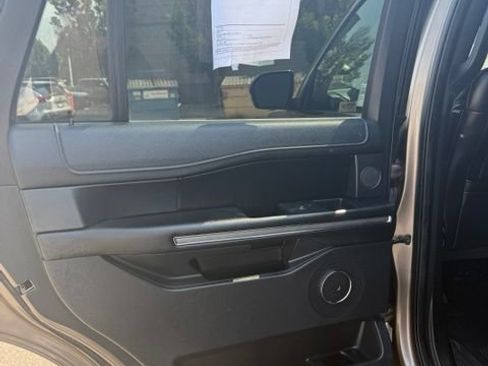 Used 2018 Ford Expedition XLT w/ Equipment Group 202A AWD/4WD image 34