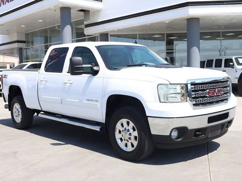 Used 2014 GMC Sierra 2500 SLT w/ SLT Convenience Package AWD/4WD image 8