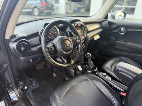 Used 2018 MINI Cooper 2-Door Hardtop image 10