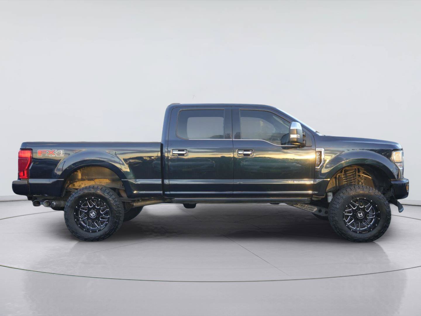 Certified 2022 Ford F250 Platinum w/ FX4 Off-Road Package AWD/4WD image 5