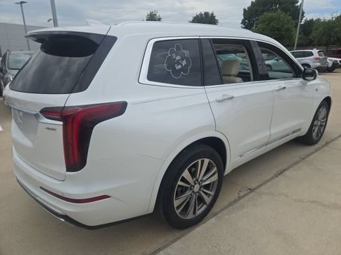 Used 2021 Cadillac XT6 Premium Luxury FWD image 3