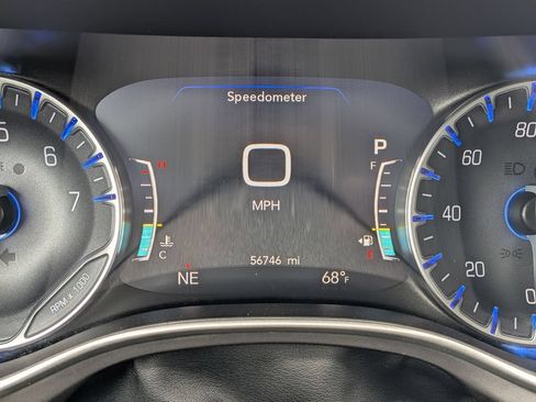 Used 2024 Chrysler Pacifica Touring-L FWD image 23