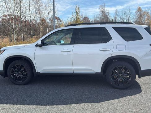 New 2025 Honda Pilot Touring image 13