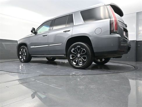 Used 2019 Cadillac Escalade Platinum image 31