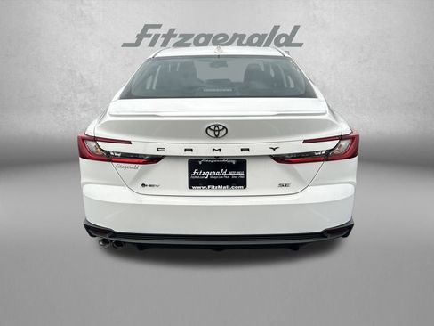 Used 2025 Toyota Camry SE image 6