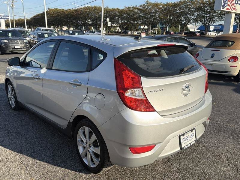 Used 2012 Hyundai Accent SE FWD image 6