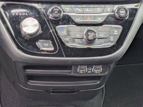 Used 2023 Chrysler Pacifica Touring-L w/ S Appearance Package image 25