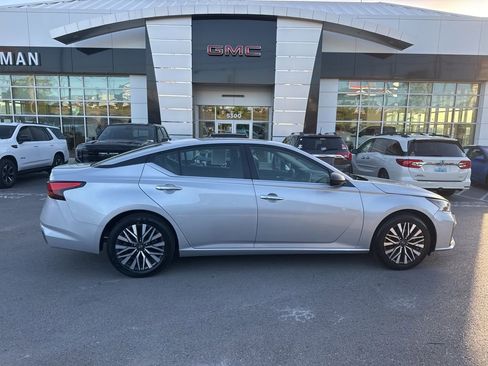 Used 2024 Nissan Altima 2.5 SV FWD image 8