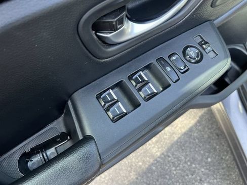 Used 2025 Honda Pilot Touring image 17