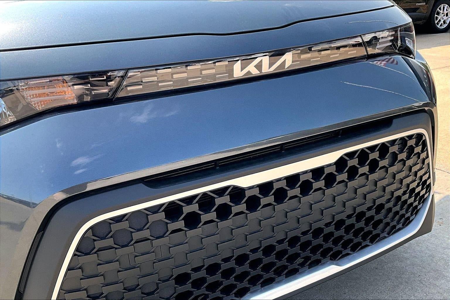 Used 2025 Kia Soul LX w/ LX Technology Package FWD image 30