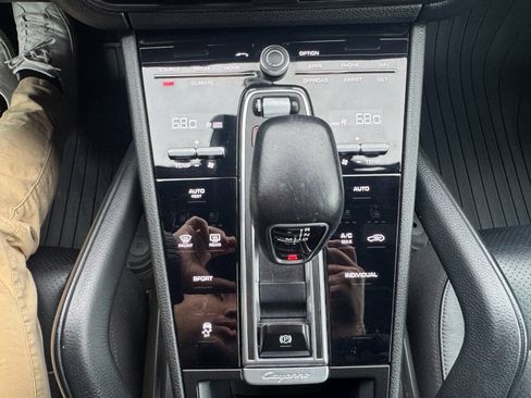 Used 2020 Porsche Cayenne AWD/4WD image 20